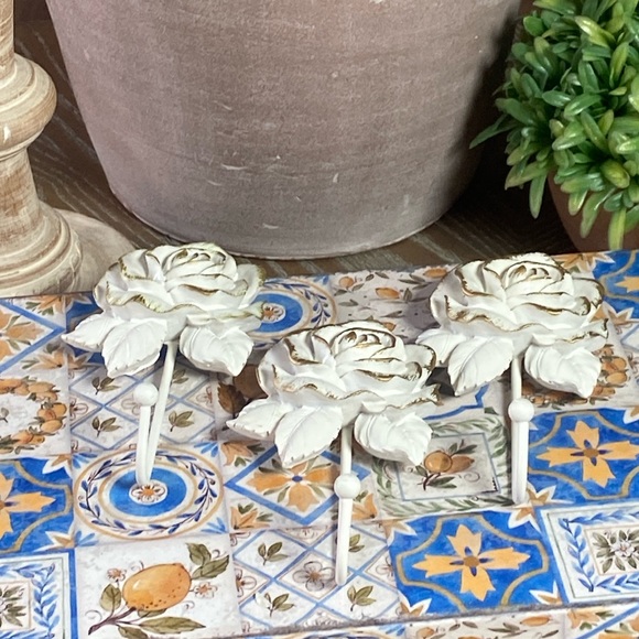 NEW! Vintage Inspired Shabby Chic French Cottage Resin Roses Wall Hook Set - Picture 4 of 8
